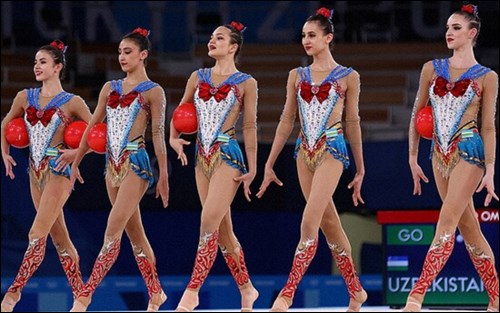新体操女子　ウズベキスタン衣装　セーラームーン